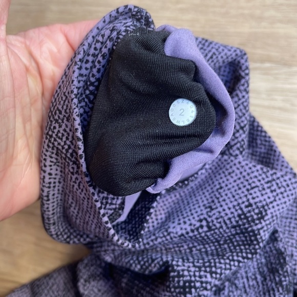 𝅺lululemon leggings with inside pocket. Size 2 - Picture 4 of 4